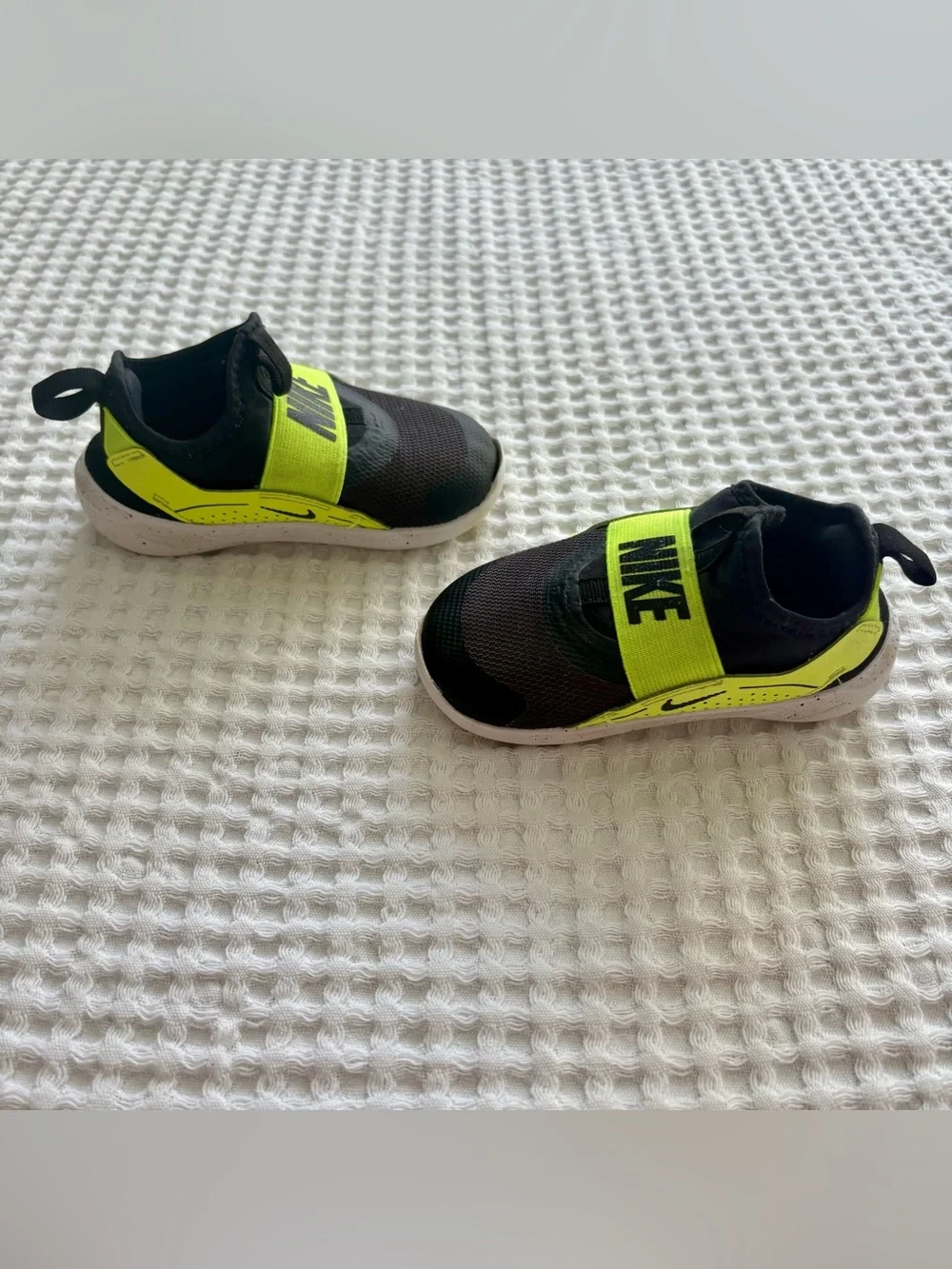 Nike Flex Runner 4 Toddler Sneaker Black Neon Yellow Slip-On Shoes Size 6C